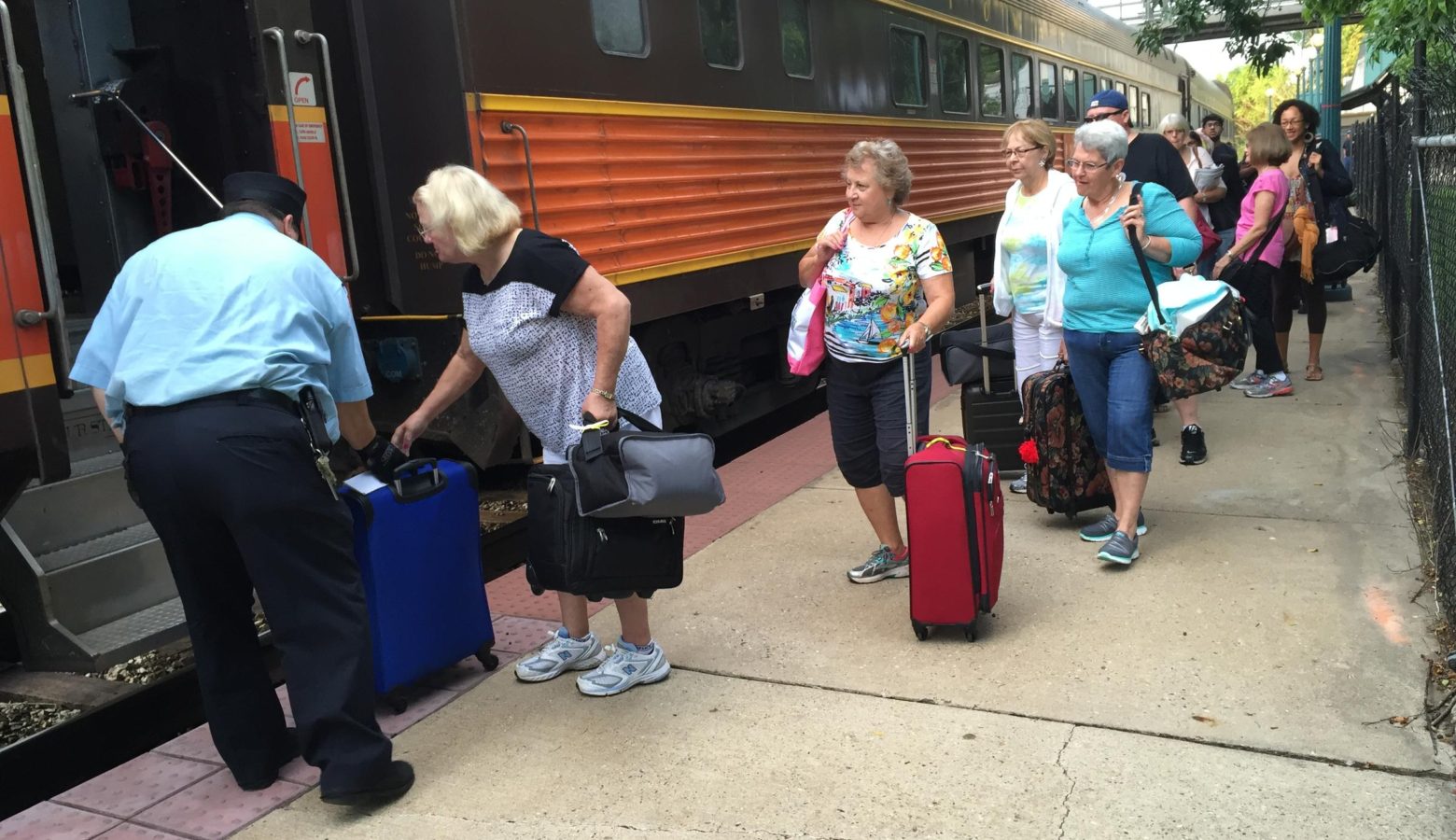 Passengers board the Hoosier State train Friday, August 19, 2016 (Chris Morisse Vizza/WBAA)