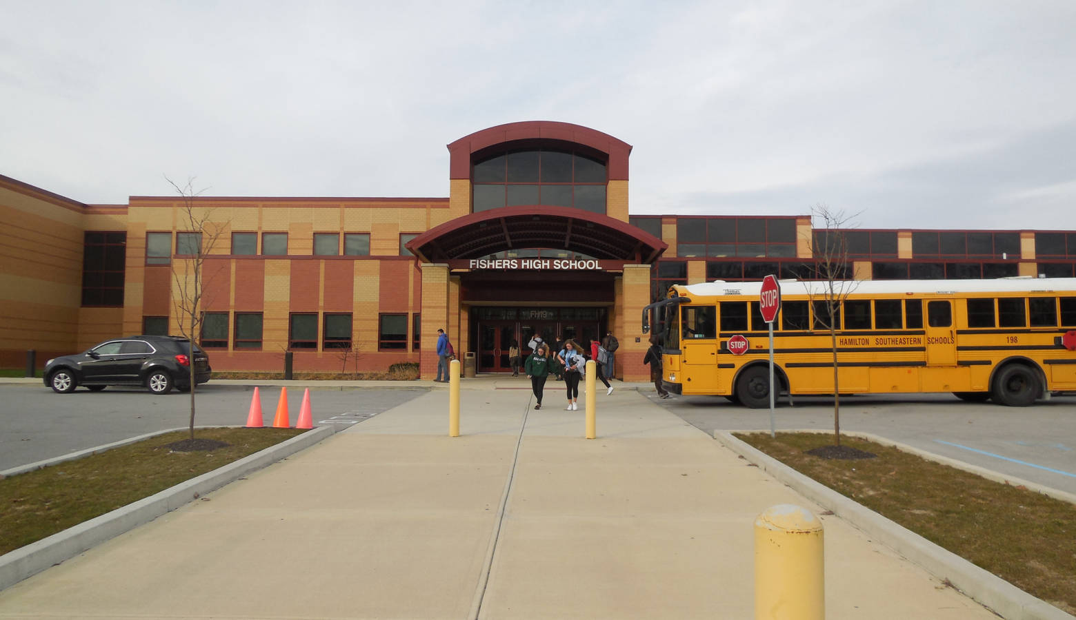 Students leave Fishers High School for the day. (Jill Sheridan/IPB News)