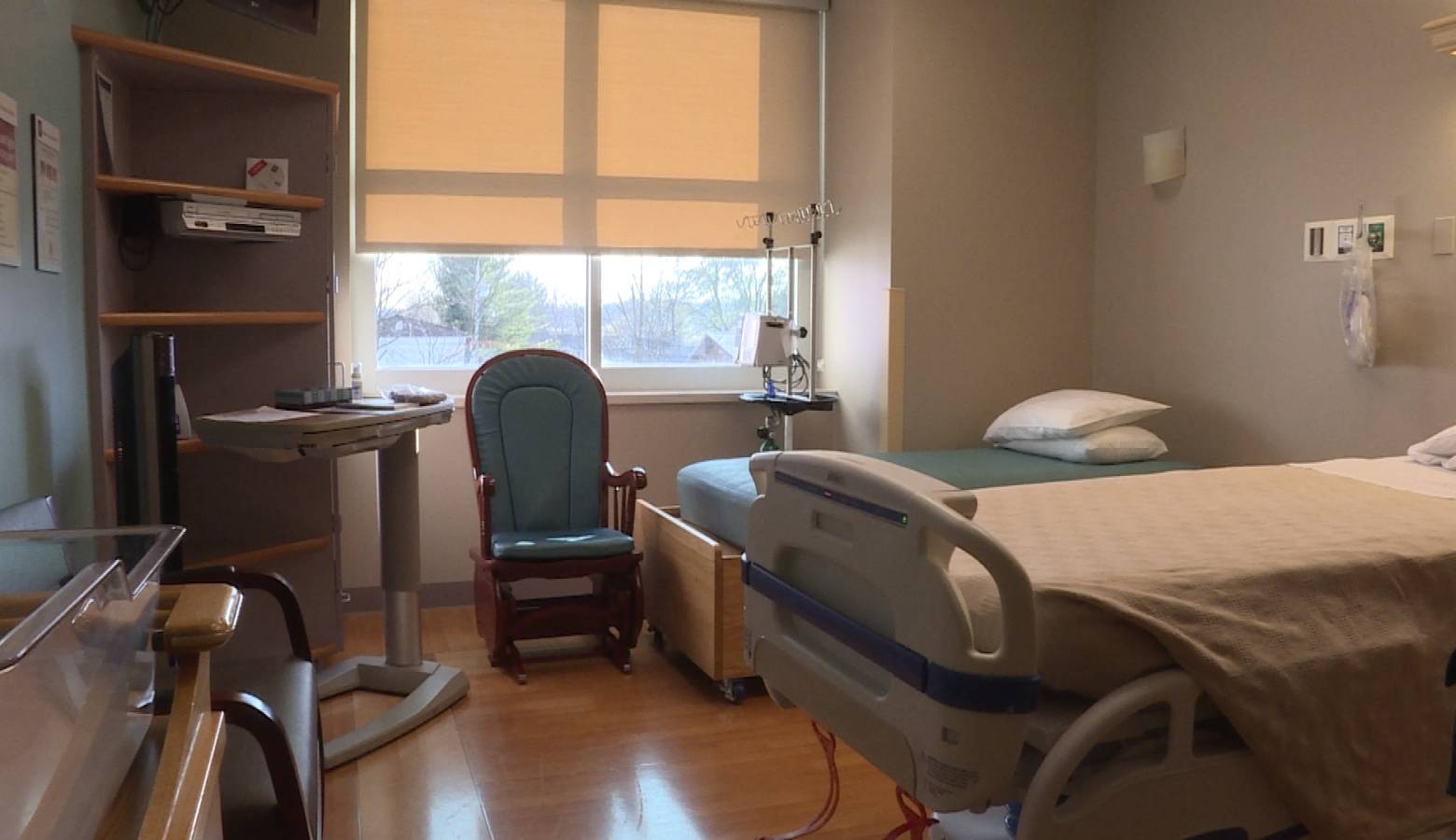 Hospital birthing room. (Becca Costello/WFIU)