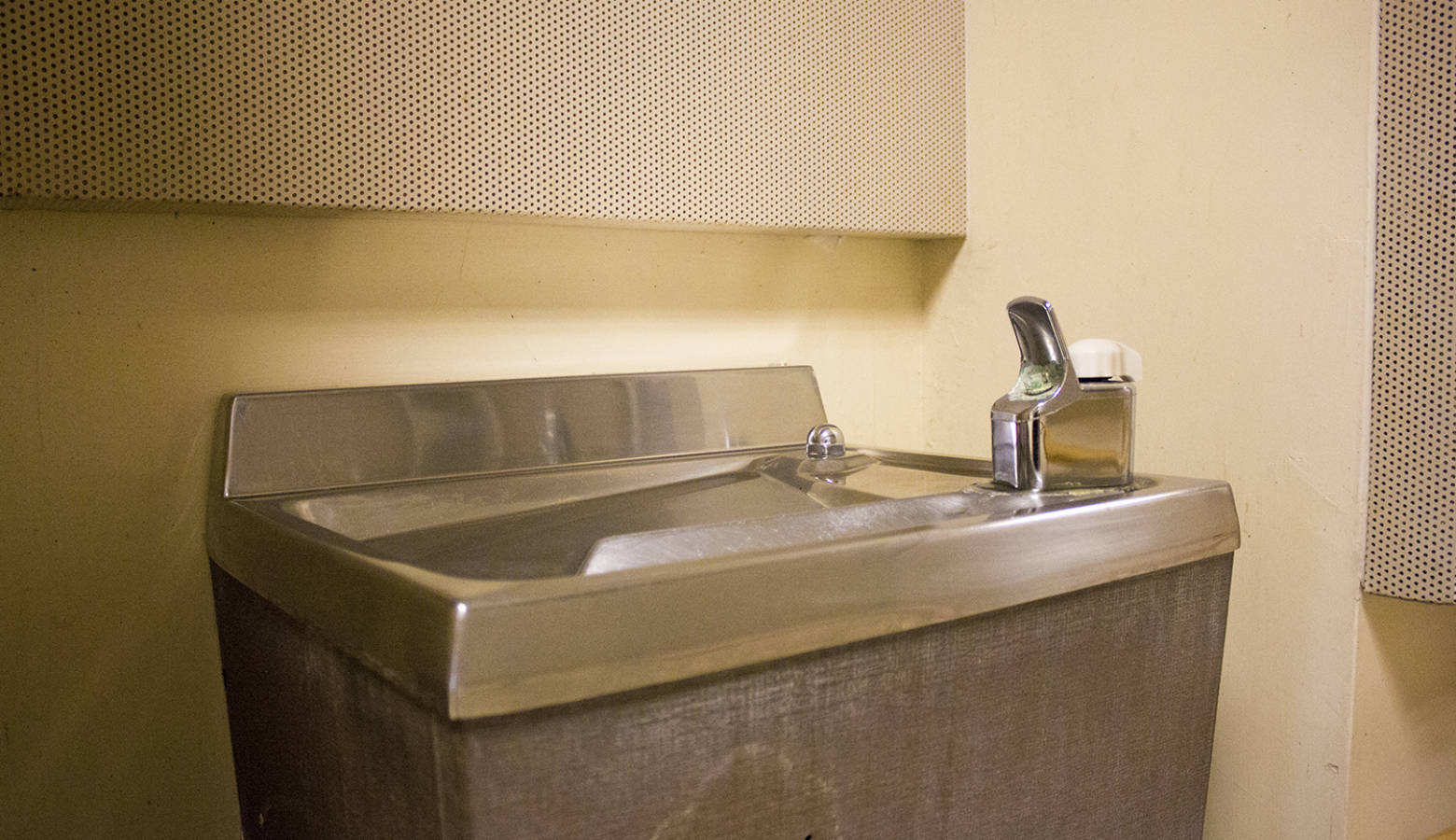 School water fountain. (FILE PHOTO: Peter Balonon-Rosen/IPB News)