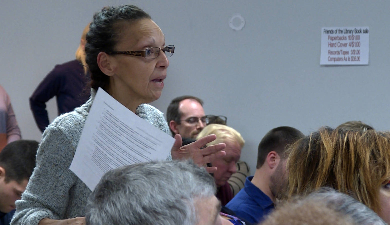 Maritza Lopez, president of the East Chicago Calumet Coalition Community Advisory Group, at the EPA hearing for Zone 1 on Nov. 29. (Rebecca Thiele/IPB News)