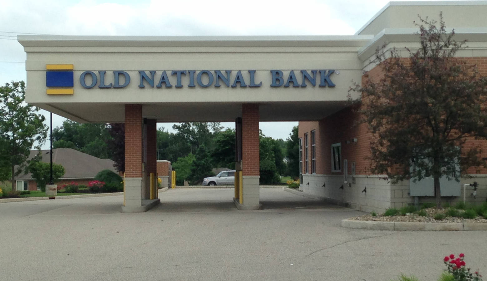 Old National Bank in Granger, Indiana. (Mrprofdrjjjj/Wikimedia Commons)