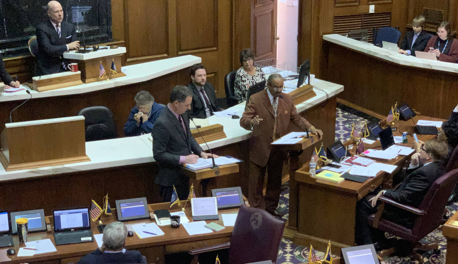 Rep. Todd Huston (R-Fishers) debates the budget bill with Rep. Vernon Smith (D-Gary). (Brandon Smith/IPB News)