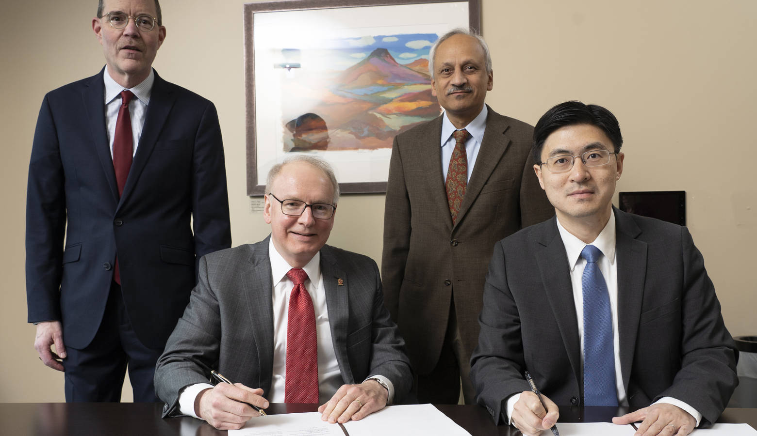 Leaders from Indiana University School of Medicine and Purdue University’s College of Engineering sign a memorandum of understanding to formalize the partnership. (Photo provided by Purdue University)