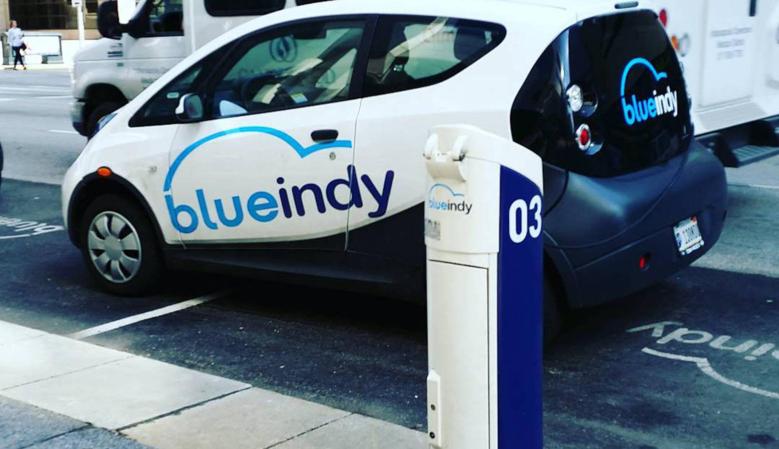 A Blue Indy electric car at a charging station in Indianapolis. (Deb Nystrom/Wikimedia Commons)