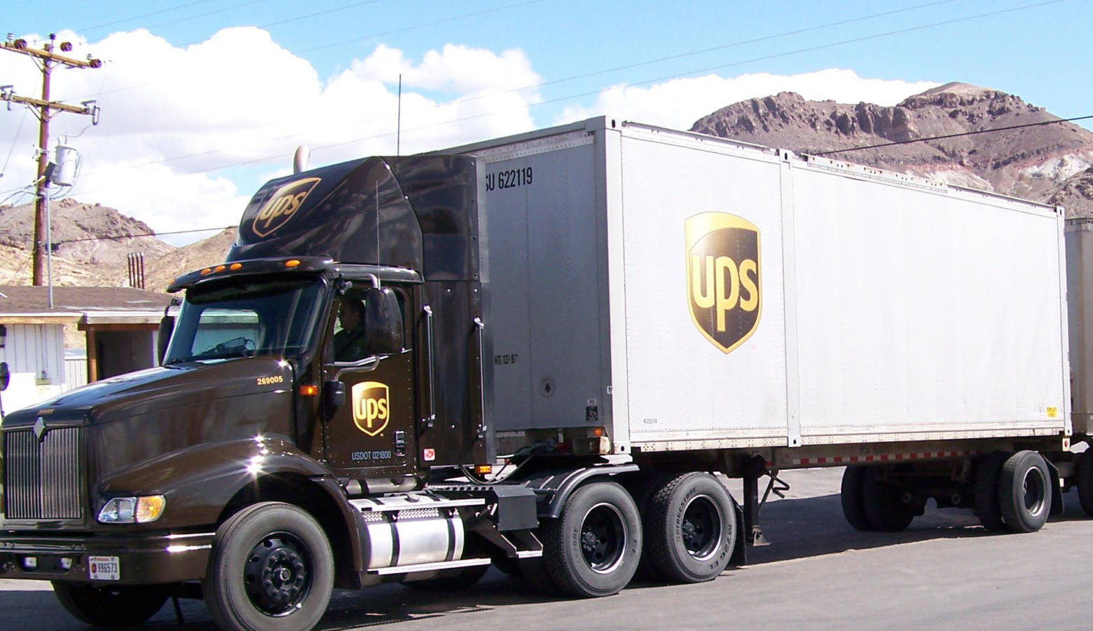 A UPS truck in Beatty, Nevada, 2009 (Mark Holloway/Wikimedia Commons)