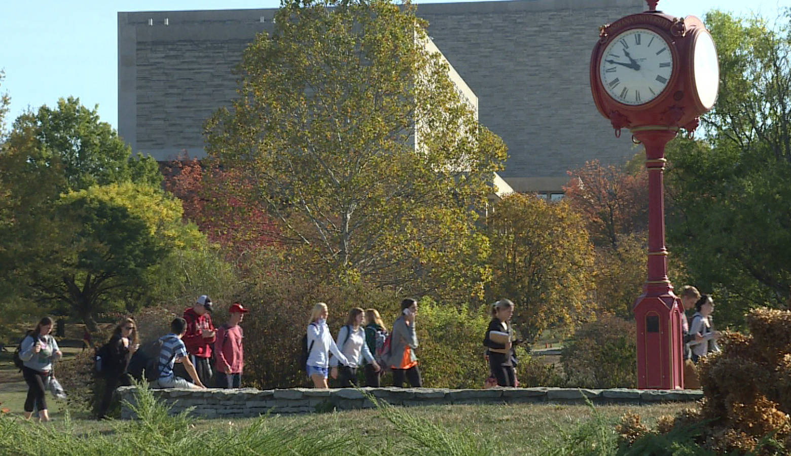 Students on Indiana University's Bloomington campus. (FILE PHOTO: Steve Burns/WTIU)