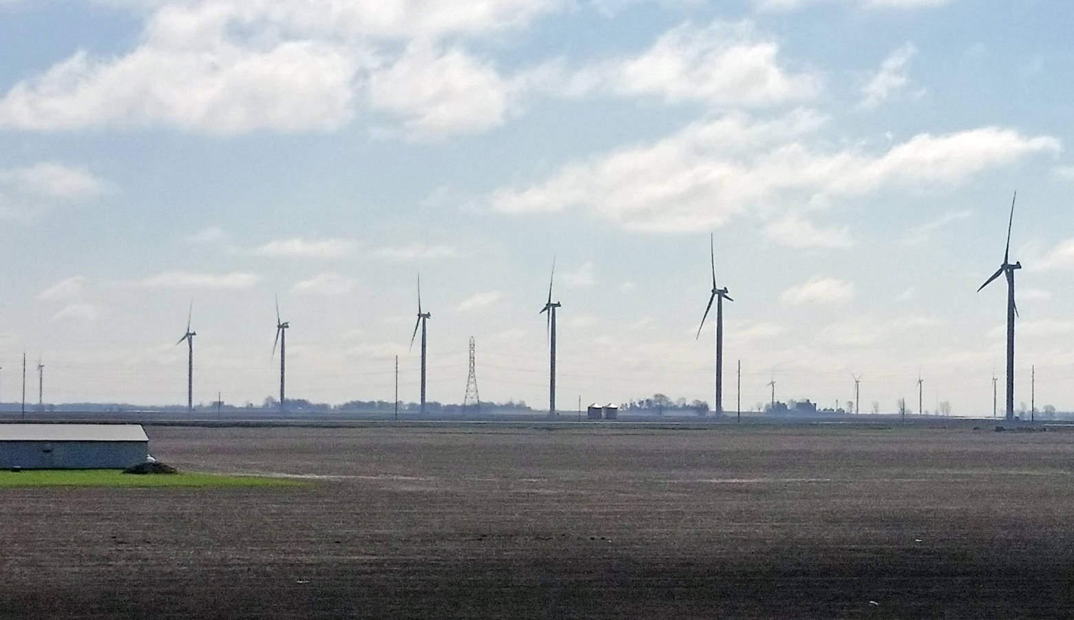 A wind farm along I-65 in northwestern Indiana. (Lauren Chapman/IPB News)
