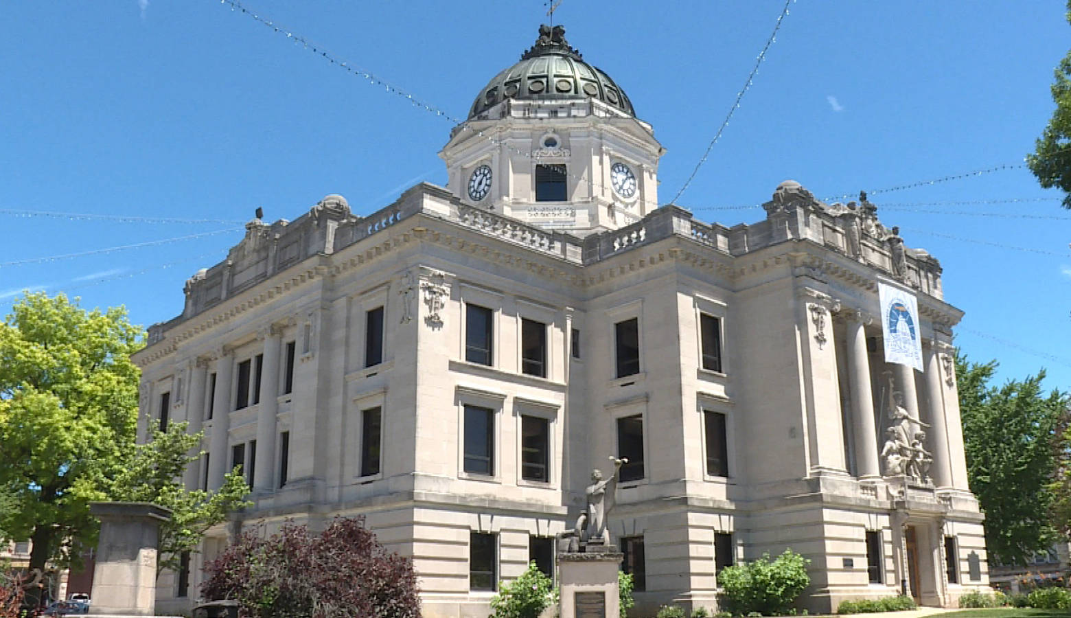 The Monroe County Courthouse. (Barbara Brosher/WTIU)