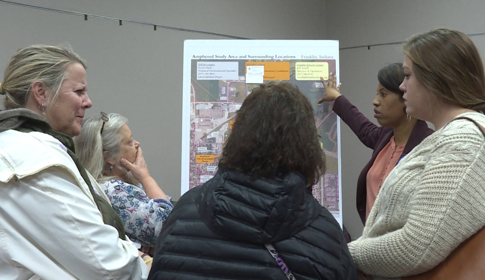 Franklin residents talk with officials at the Environmental Protection Agency about the contamination at an open house on Dec. 3. (Rebecca Thiele/IPB News)