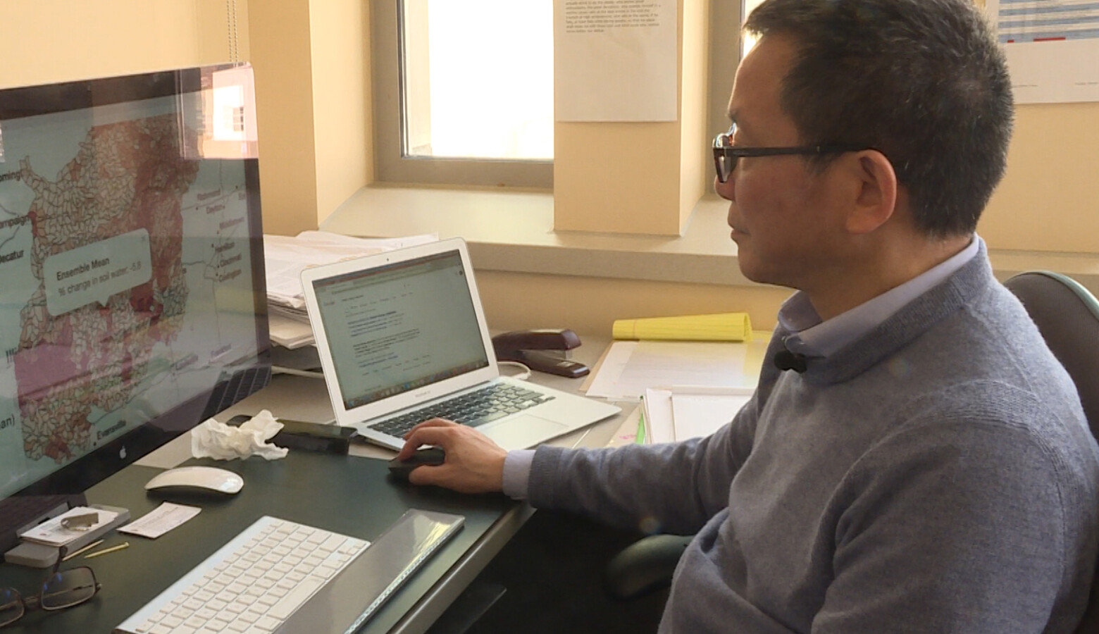 Indiana University Professor Chen Zu shows how people can use the mapping tool to find out how much water might be lost in their community in the future. (Rebecca Thiele/IPB News)