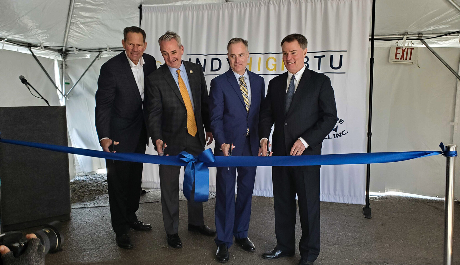 (Left to right) South Side Landfill's Joel Zylstra, EDL North America CEO Jim Grant, Kinetrex Energy President and CEO Aaron Johnson and Indianapolis Mayor Joe Hogsett cut the ribbon on Indiana's largest renewable gas plant. (Samantha Horton/IPB News)