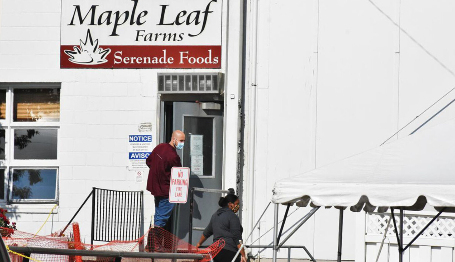 Workers at the Maple Leaf Farms poultry-processing plant in Milford, Indiana. (Justin Hicks/IPB News)