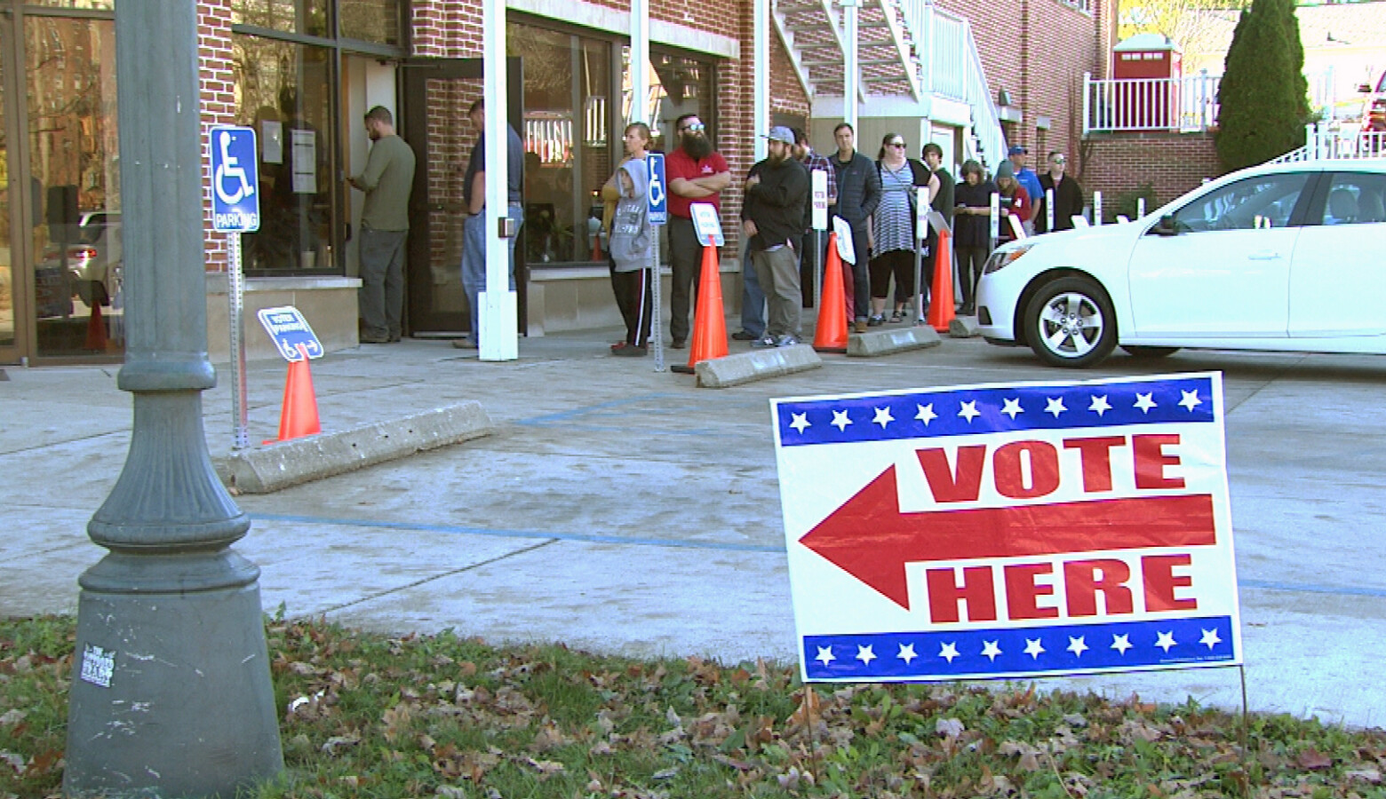A 2019 Indiana law says only county election boards – by unanimous vote – can go to court to request extended polling hours on Election Day. (FILE PHOTO: Steve Burns/WTIU)