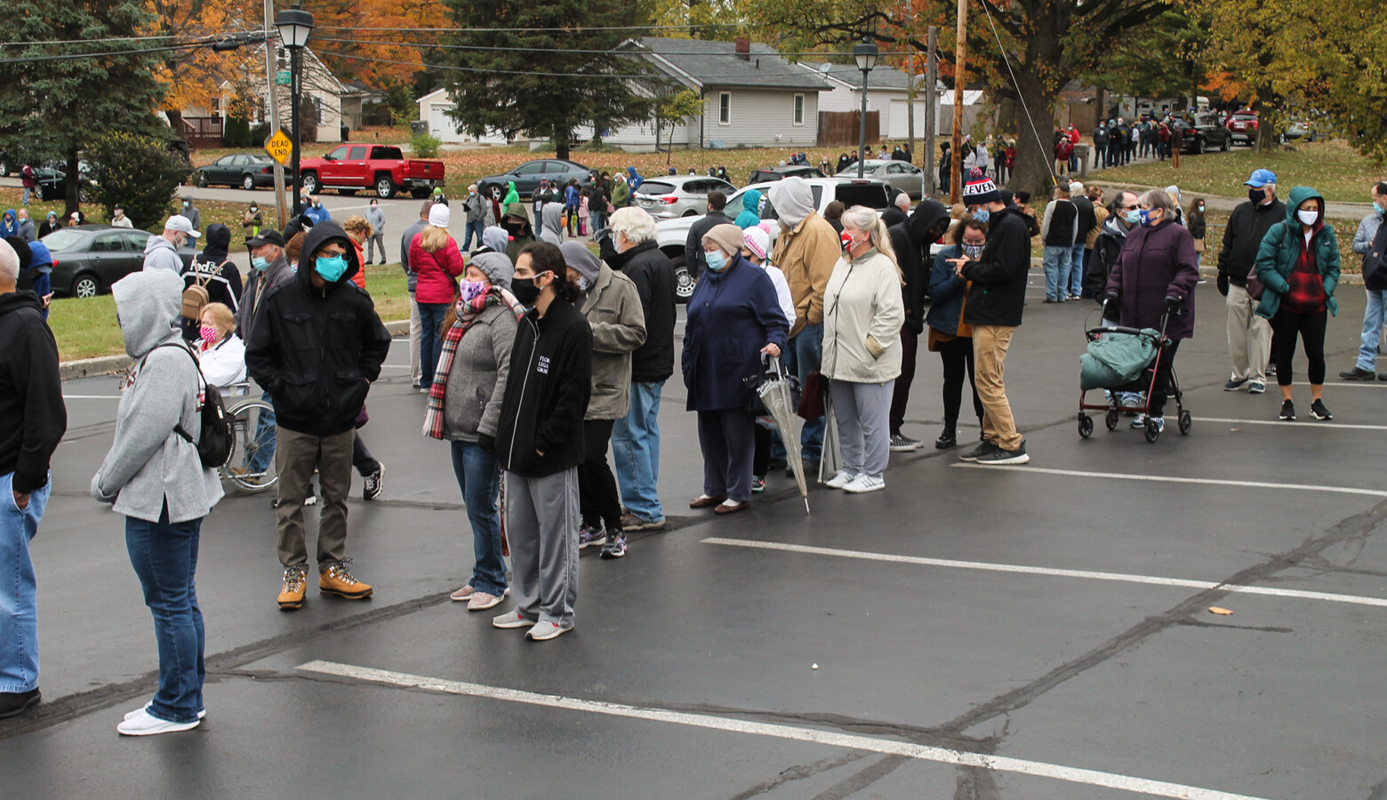 More than 400 people wait in line to vote early in Indianapolis. Indiana voters cannot ask state courts to extend polling hours on Election Day if there are problems at the polls, according to a 2019 Indiana law. (Lauren Chapman/IPB News)