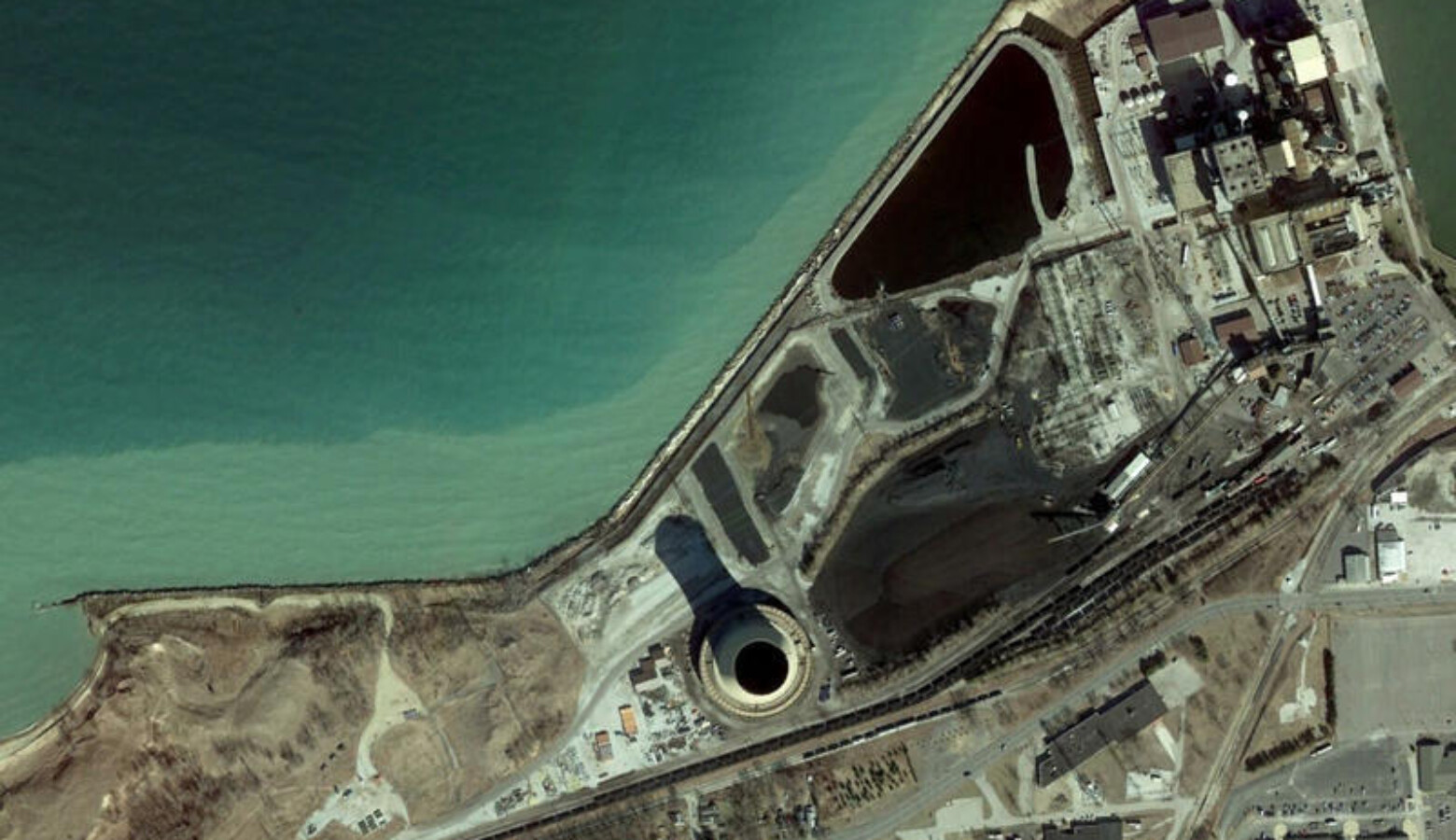 An aerial image of NIPSCO's Michigan City coal plant. (Courtesy of NIPSCO)