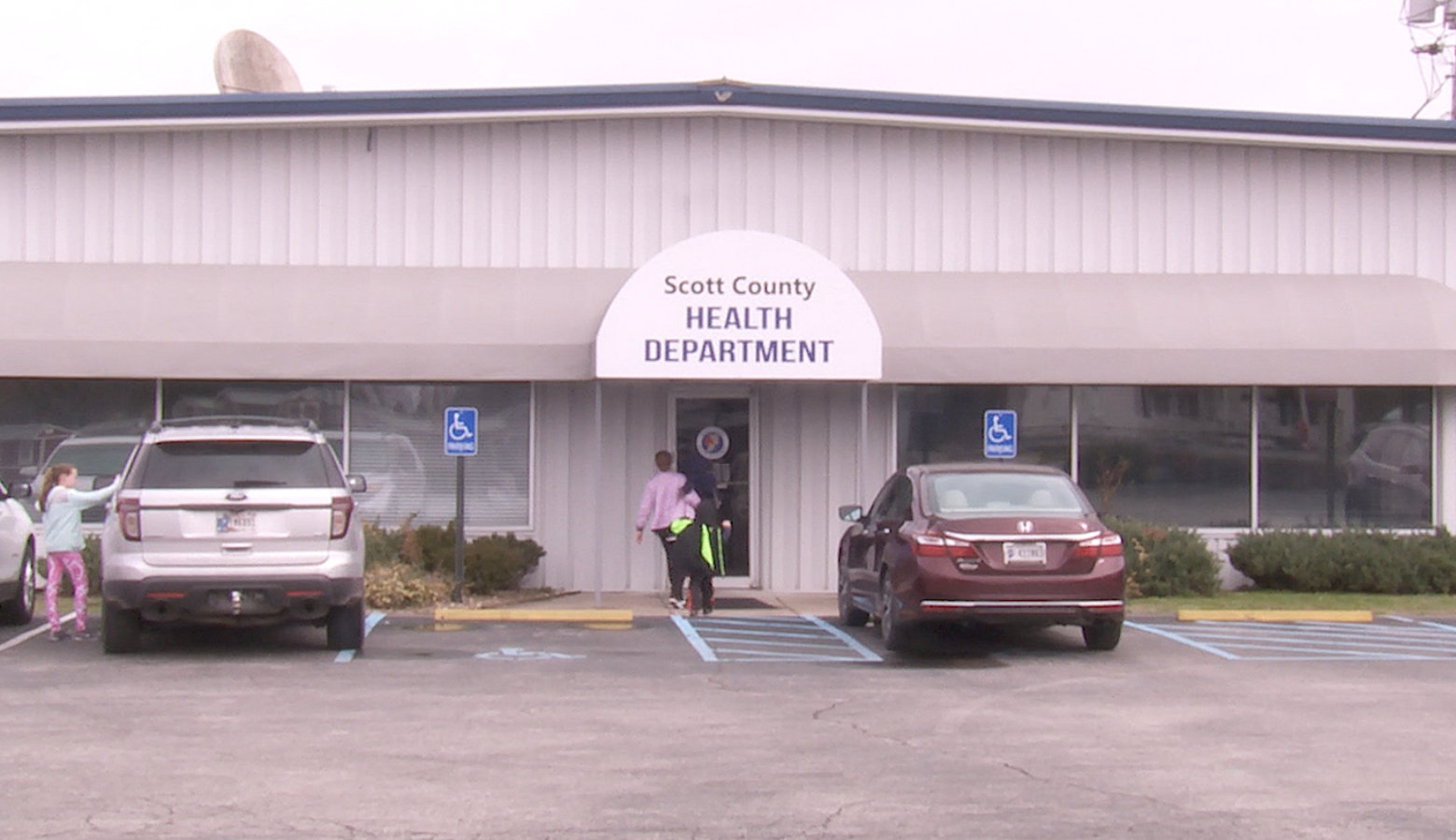 Scott County health officials say direct communication with communities has helped curb the spread of COVID-19. (FILE PHOTO: Seth Tackett/WTIU)