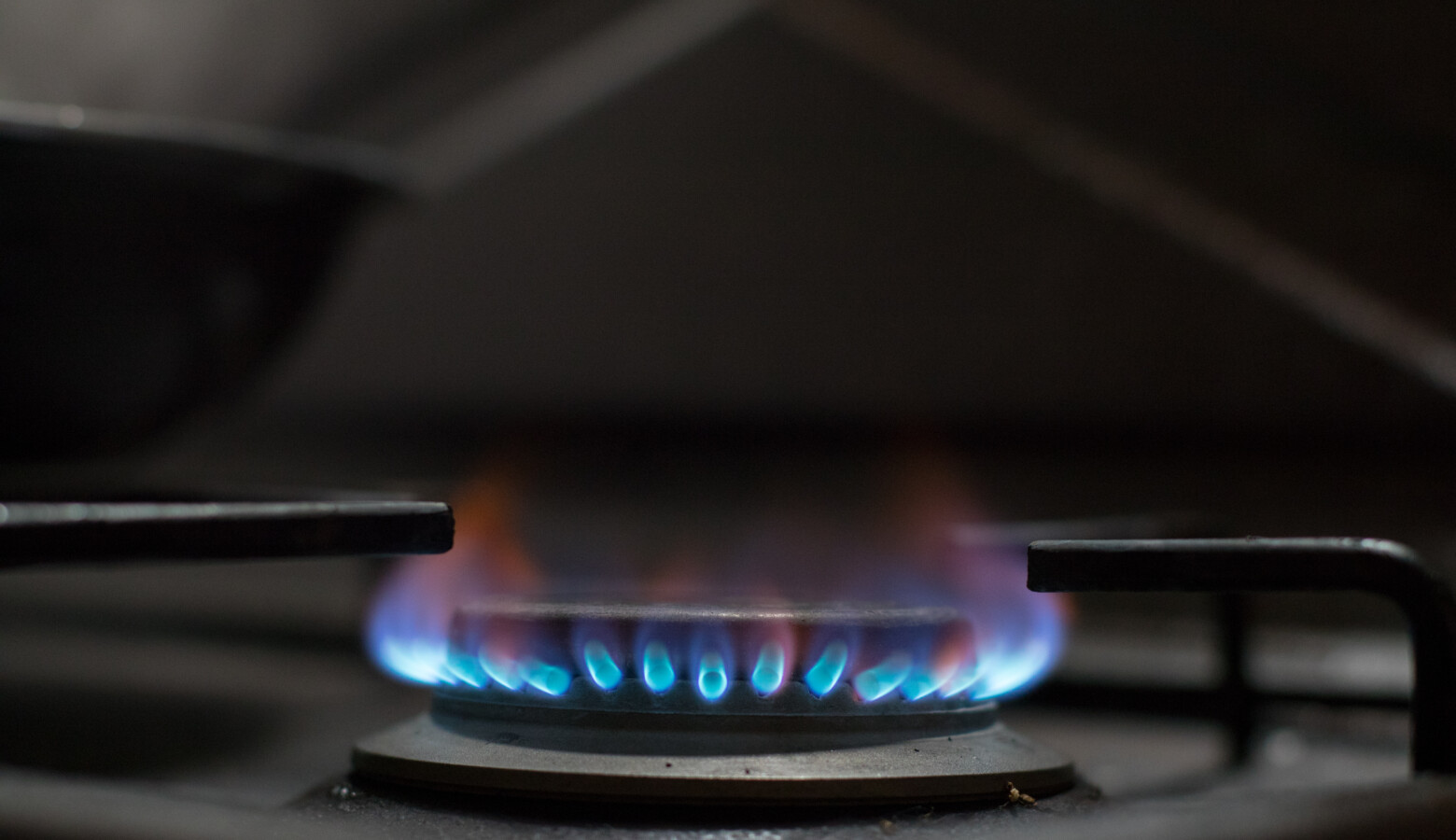 Cities in states like California, Ohio, and Massachusetts have banned gas stoves and other natural gas equipment in new buildings because of climate concerns. (Ivan Radic/Wikimedia Commons)