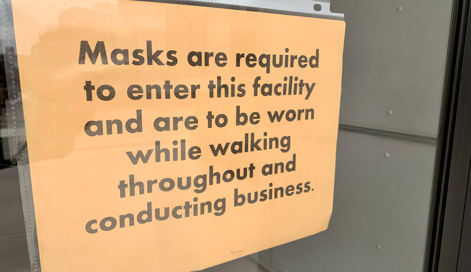 Signs posted at entrances to the Statehouse tell visitors they must wear masks inside. (Brandon Smith/IPB News)