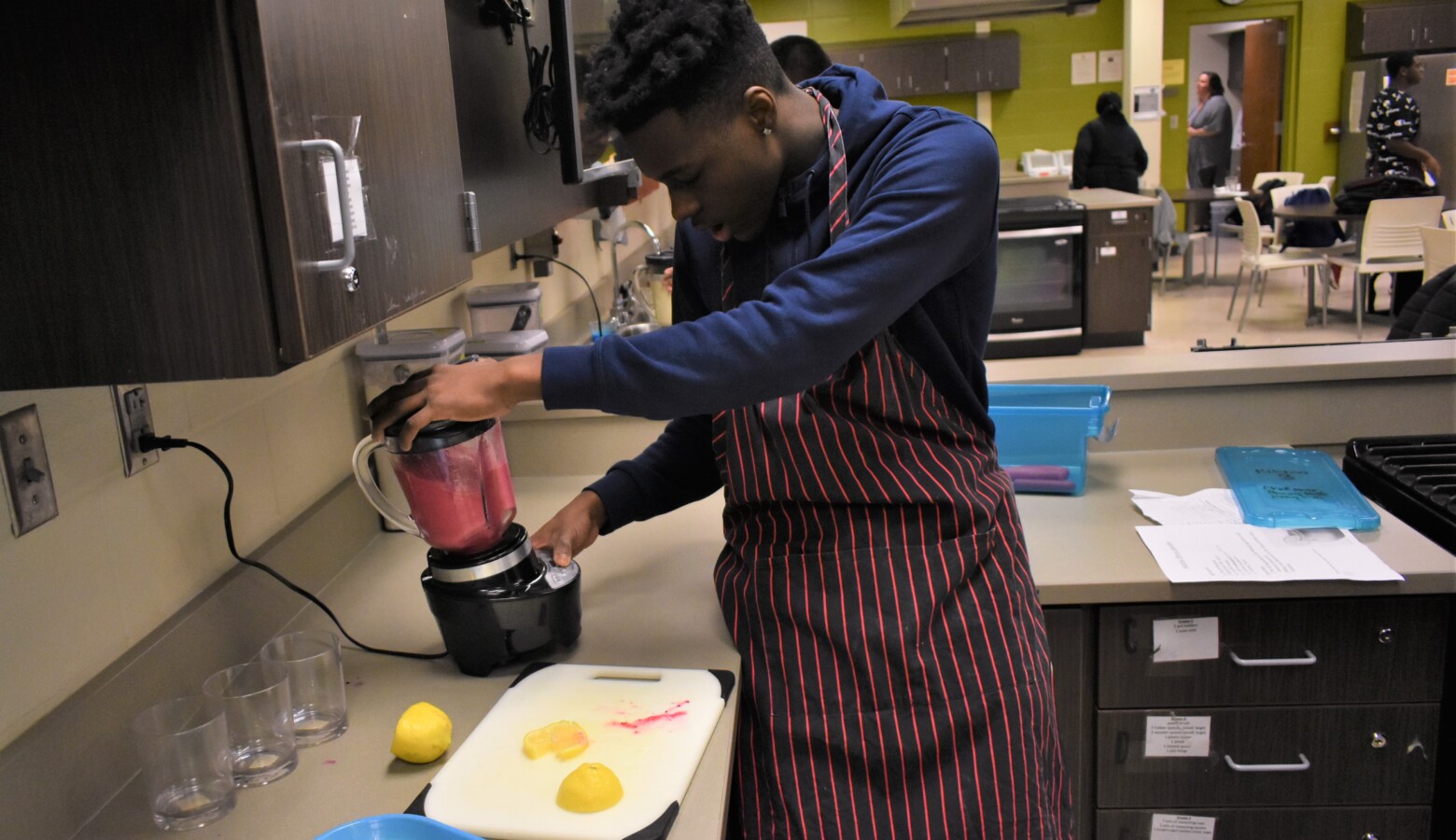 A student in a nutrition class makes a smoothie for a class assignment. (Justin Hicks/IPB News)