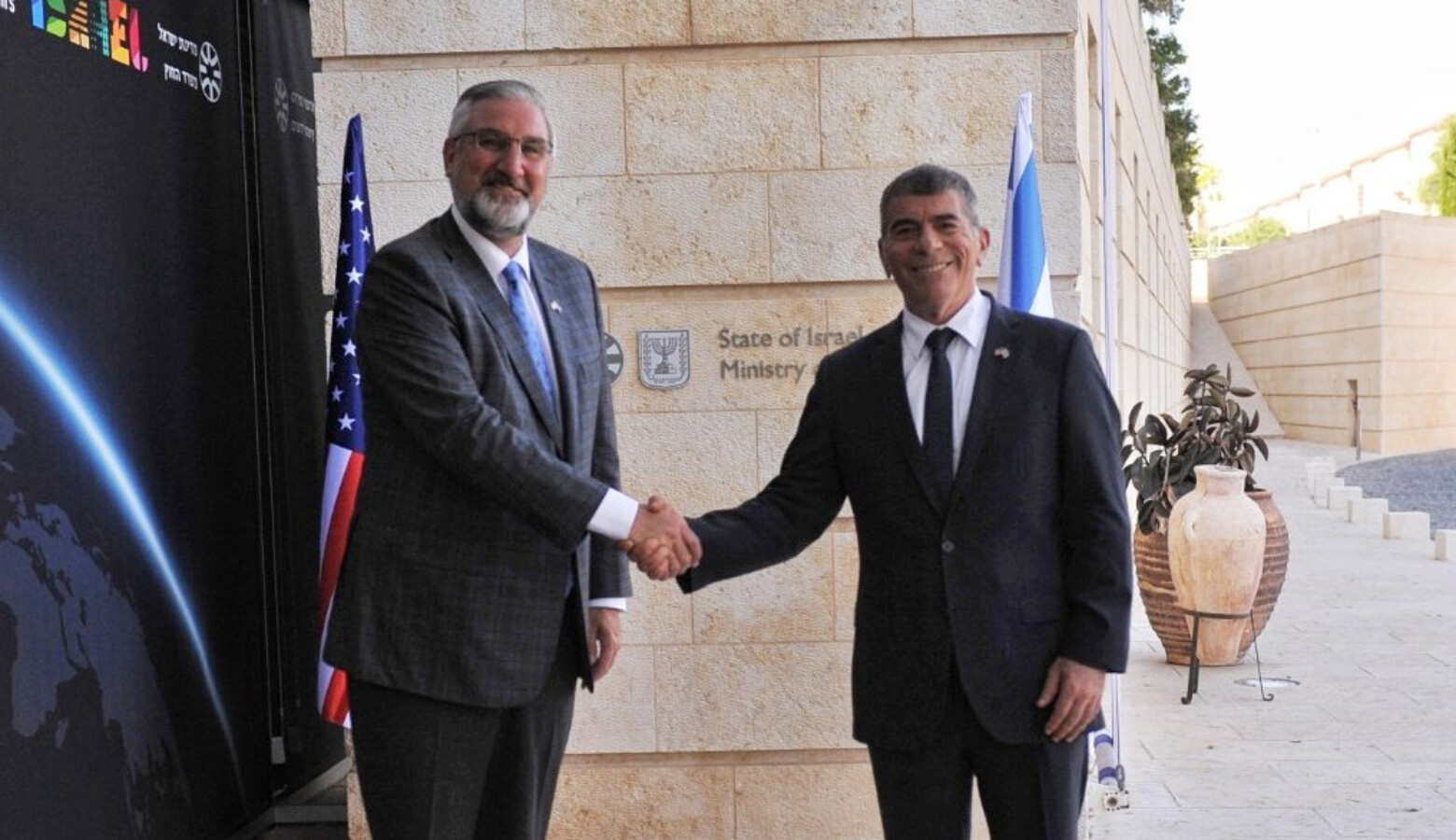 Gov. Eric Holcomb, left, meets with Israeli Minister of Foreign Affairs Gabi Ashkenazi. (Twitter.com/Gabi_Ashkenazi)