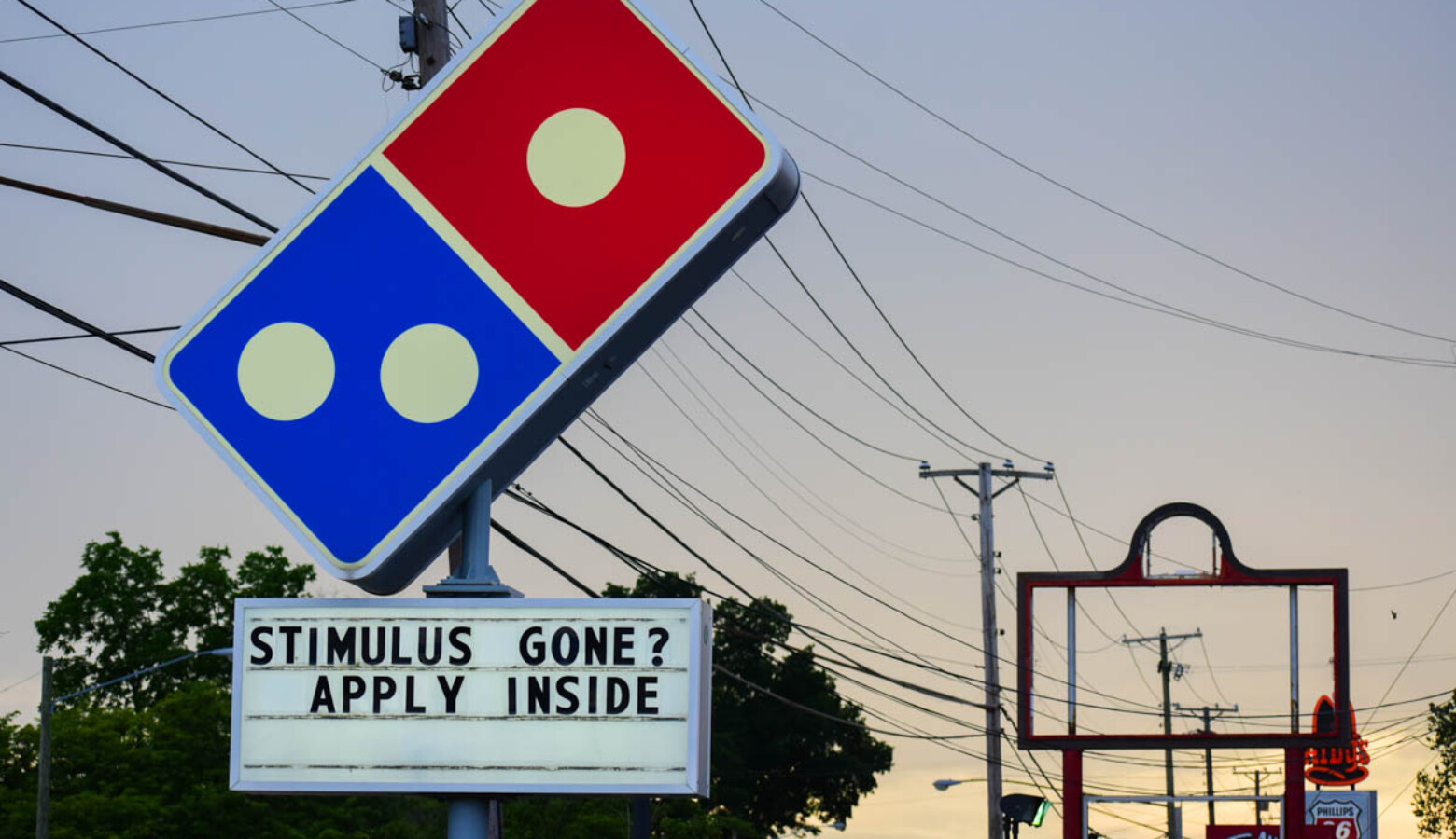 A Domino's Pizza in South Bend tells workers to apply if they're run out of pandemic stimulus money. (Justin Hicks/IPB News)